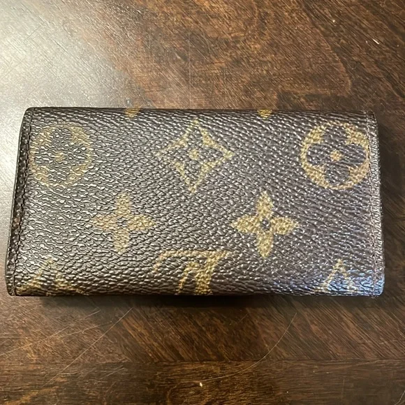 Louis Vuitton 4 key holder - Picture 4 of 7